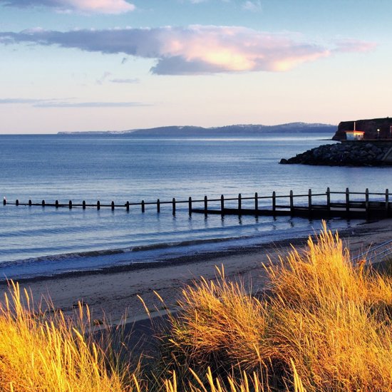 Mysterious Incident Leaves UK Beachgoers Struggling to Breathe
